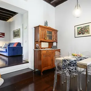 Apartment Delizioso A Campo De' Fiori, Rome